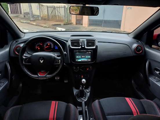 RENAULT-SANDERO-2017