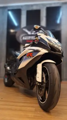 SUZUKI GSX-R750 SUZUKI GSX-R750
