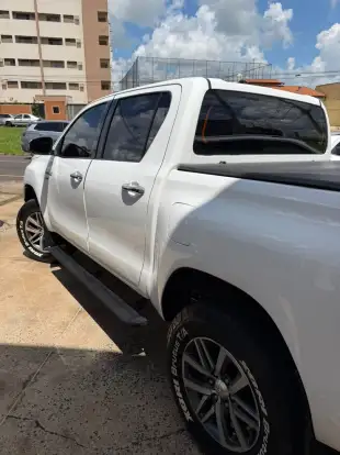 TOYOTA-HILUX-2019