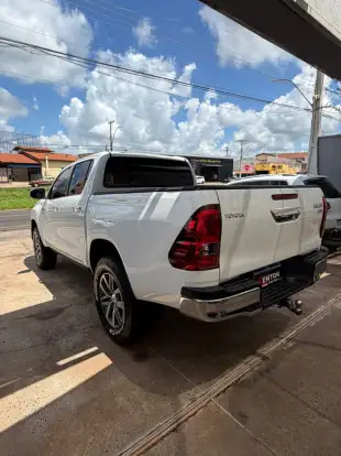 TOYOTA-HILUX-2.7 SRV 4X2 CD 16V FLEX 4P AUTOMÁTICO TOYOTA-HILUX-2019