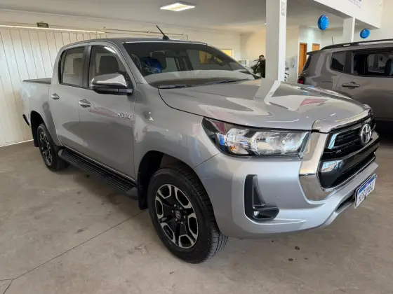 TOYOTA HILUX 2.8 D-4D TURBO DIESEL CD SRV 4X4 AUTOMÁTICO
