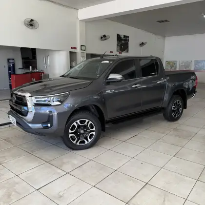 TOYOTA HILUX 2.8 D-4D TURBO DIESEL CD SRX 4X4 AUTOMÁTICO
