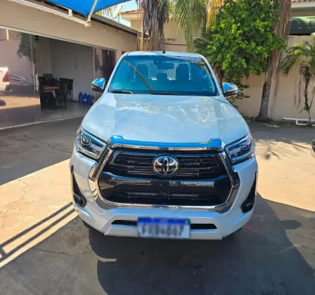 TOYOTA HILUX 2.8 D-4D TURBO DIESEL CD SRX 4X4 AUTOMÁTICO