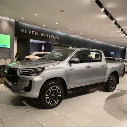 TOYOTA HILUX 2.8 D-4D TURBO DIESEL CD SRX 4X4 AUTOMÁTICO
