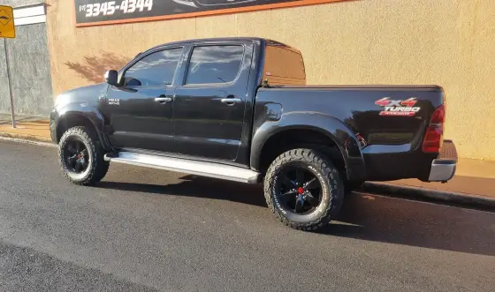 TOYOTA HILUX 3.0 SRV 4X4 CD 16V TURBO INTERCOOLER DIESEL 4P AUTOMÁTICO TOYOTA HILUX 3.0 SRV 4X4 CD 16V TURBO INTERCOOLER DIESEL 4P AUTOMÁTICO
