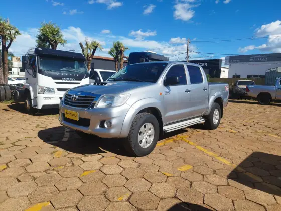 TOYOTA HILUX 3.0 STD 4X4 CD 16V TURBO INTERCOOLER DIESEL 4P MANUAL