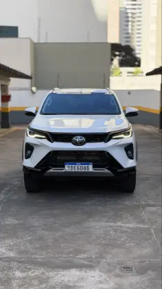 TOYOTA HILUX SW4 2.8 D-4D TURBO DIESEL SRX PLATINUM 4X4 AUTOMÁTICO