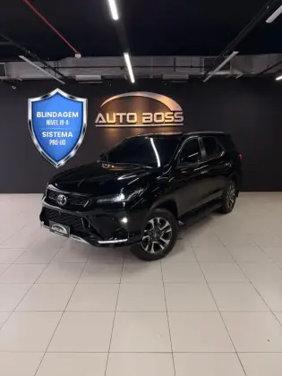 TOYOTA HILUX SW4 2.8 D-4D TURBO DIESEL SRX PLATINUM 7L 4X4 AUTOMÁTICO