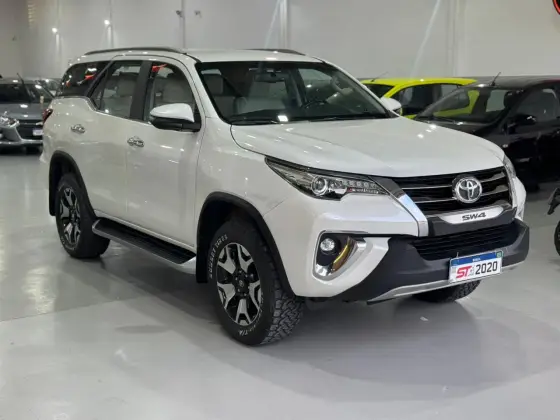 TOYOTA HILUX SW4 2.8 SRX DIAMOND 4X4 7 LUGARES 16V TURBO INTERCOOLER DIESEL 4P AUTOMÁTICO
