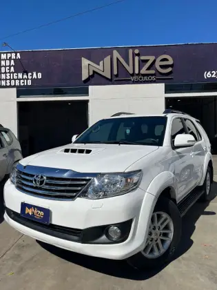 TOYOTA HILUX SW4 3.0 SRV 4X4 7 LUGARES 16V TURBO INTERCOOLER DIESEL 4P AUTOMÁTICO