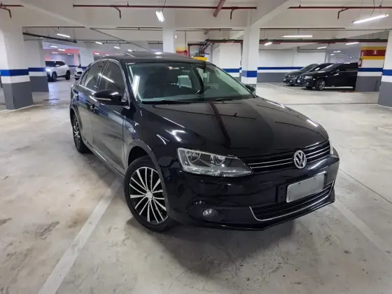VOLKSWAGEN JETTA 2.0 TSI HIGHLINE 211CV GASOLINA 4P TIPTRONIC