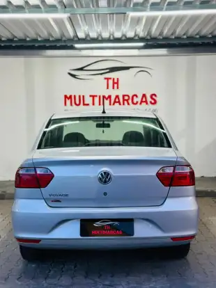 VOLKSWAGEN-POLO-2012
