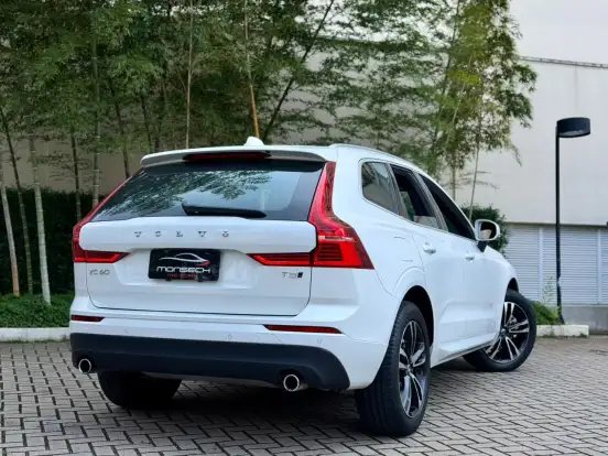VOLVO-XC60-2.0 T5 GASOLINA MOMENTUM AWD GEARTRONIC VOLVO-XC60-2019