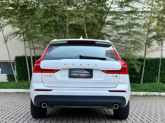 VOLVO-XC60-2.0 T5 GASOLINA MOMENTUM AWD GEARTRONIC VOLVO-XC60-2019