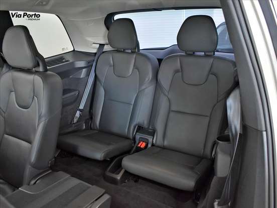 VOLVO-XC90-2022
