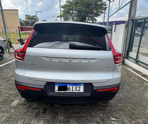 VOLVO-XC40-2018