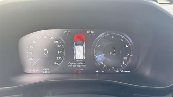 VOLVO-XC40-2018