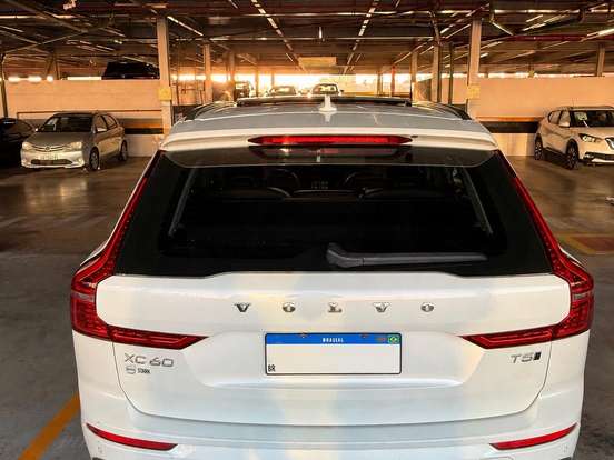 VOLVO-XC60-2.0 T5 GASOLINA MOMENTUM AWD GEARTRONIC VOLVO-XC60-2018