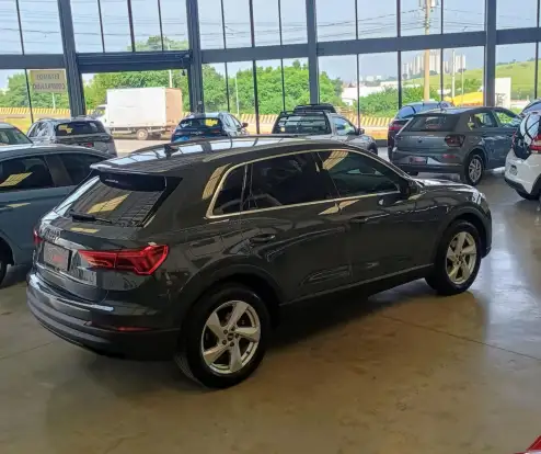 AUDI-Q3-2021