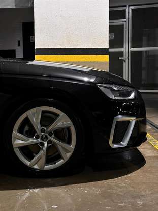 AUDI-A4-2021