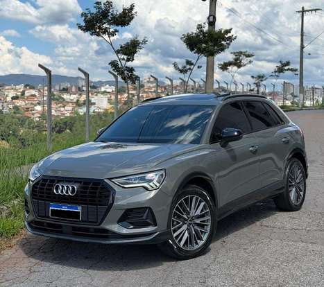 AUDI-Q3-2021
