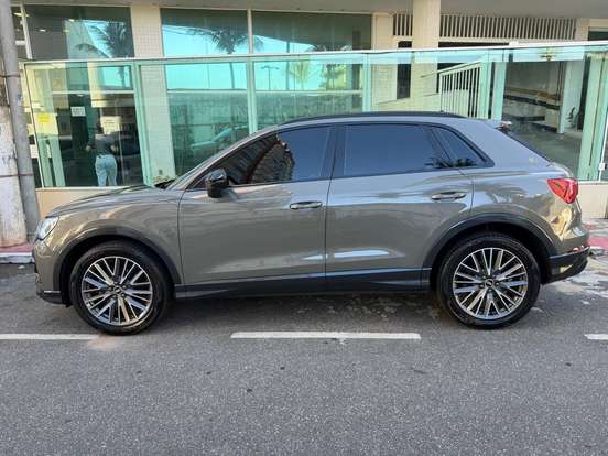 AUDI-Q3-2021