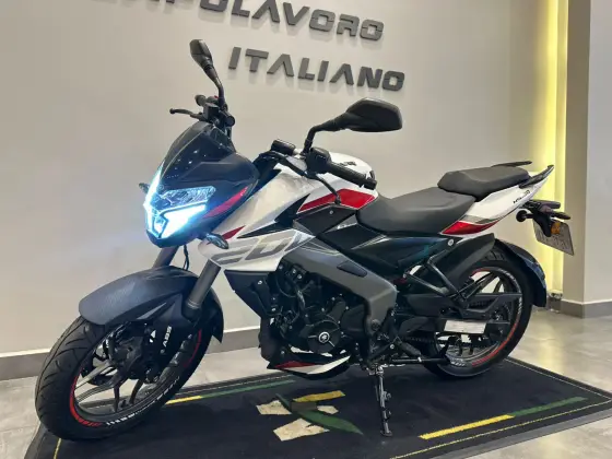 BAJAJ DOMINAR NS200 