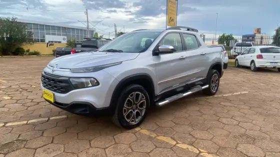 FIAT TORO 1.8 16V EVO FLEX FREEDOM AT6 FIAT TORO 1.8 16V EVO FLEX FREEDOM AT6