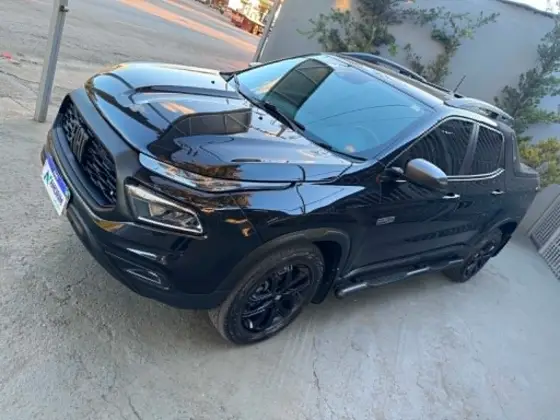 FIAT TORO 2.0 16V TURBO DIESEL ULTRA 4WD AT9 FIAT TORO 2.0 16V TURBO DIESEL ULTRA 4WD AT9