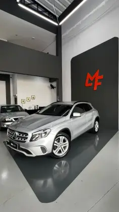 MERCEDES-BENZ GLA 200 1.6 CGI FLEX STYLE 7G-DCT