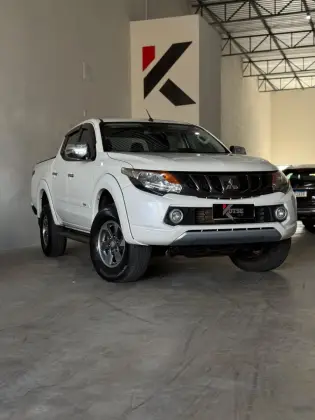MITSUBISHI L200 TRITON 2.4 16V TURBO DIESEL SPORT HPE CD 4P 4X4 AUTOMÁTICO