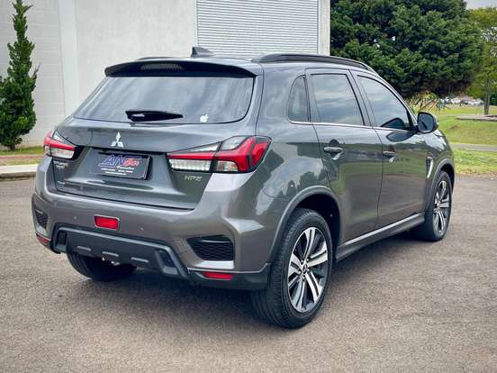 MITSUBISHI-OUTLANDER-2020
