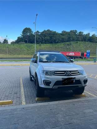 MITSUBISHI-PAJERO-2017
