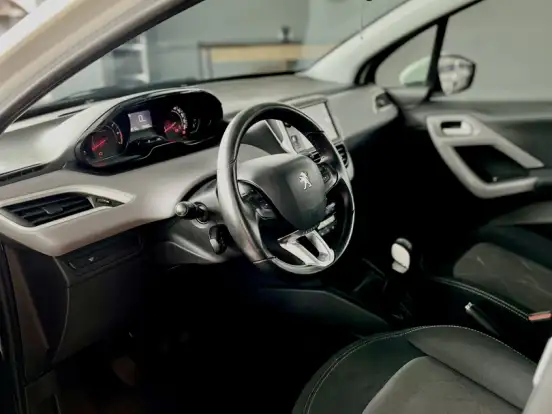 PEUGEOT-208-1.2 ALLURE 12V FLEX 4P MANUAL PEUGEOT-208-2017