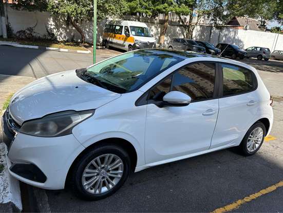PEUGEOT-208-2017