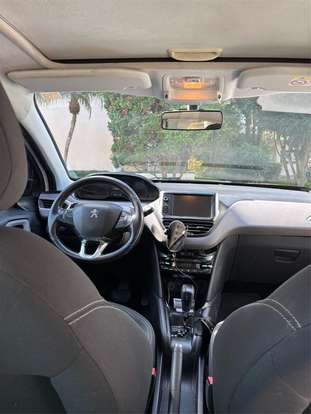 PEUGEOT-208-2017