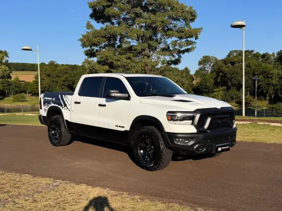 RAM 1500 5.7 V8 GASOLINA REBEL CD 4X4 AUTOMÁTICO
