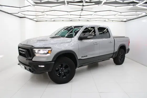 RAM 1500 5.7 V8 GASOLINA REBEL CD 4X4 AUTOMÁTICO