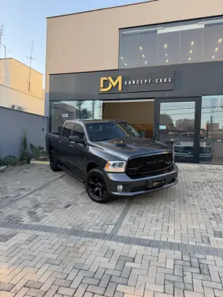 RAM CLASSIC 5.7 V8 GASOLINA LARAMIE NIGHT EDITION CD 4X4 AUTOMÁTICO