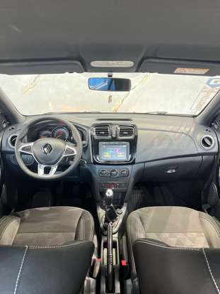 RENAULT-LOGAN-2023