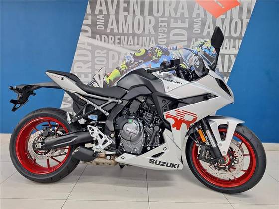SUZUKI GSX-8R 