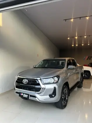 TOYOTA HILUX 2.7 VVT-i FLEX CD SRV 4X4 AUTOMÁTICO TOYOTA HILUX 2.7 VVT-i FLEX CD SRV 4X4 AUTOMÁTICO