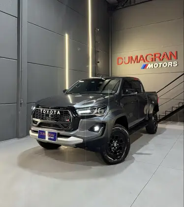 TOYOTA HILUX 2.8 D-4D TURBO DIESEL CD GR-S 4X4 AUTOMÁTICO