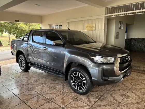 TOYOTA HILUX 2.8 D-4D TURBO DIESEL CD SRV 4X4 AUTOMÁTICO