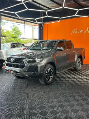 TOYOTA HILUX 2.8 D-4D TURBO DIESEL CD SRX 4X4 AUTOMÁTICO