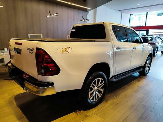 TOYOTA-HILUX-2.8 SRX 4X4 CD 16V DIESEL 4P AUTOMÁTICO TOYOTA-HILUX-2017