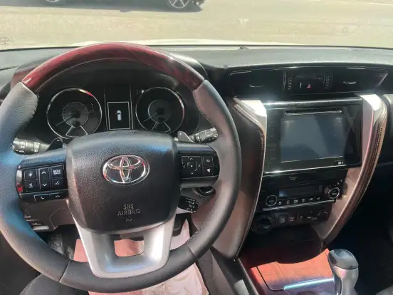 TOYOTA-HILUX SW4-2016