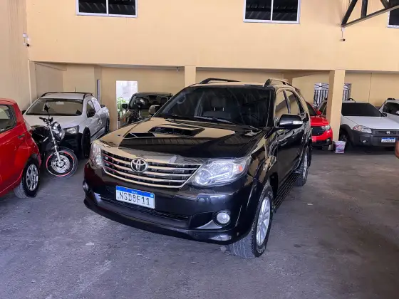 TOYOTA HILUX SW4 3.0 SRV 4X4 7 LUGARES 16V TURBO INTERCOOLER DIESEL 4P AUTOMÁTICO
