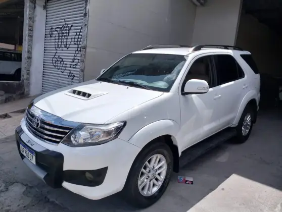 TOYOTA HILUX SW4 3.0 SRV 4X4 7 LUGARES 16V TURBO INTERCOOLER DIESEL 4P AUTOMÁTICO