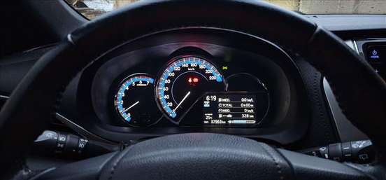 TOYOTA-YARIS-2019